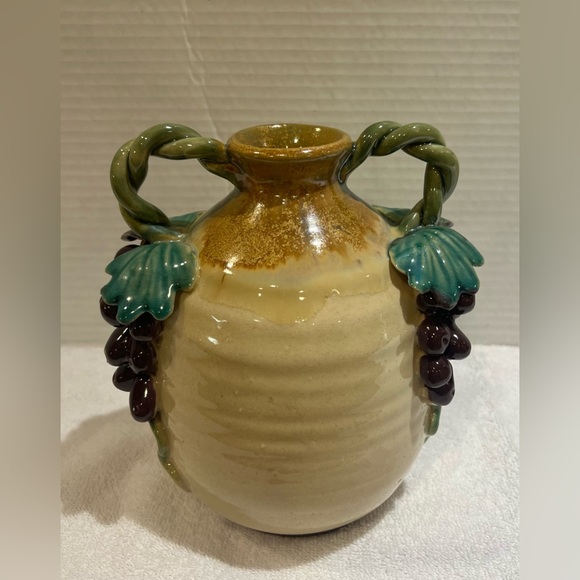Vintage Majolica pottery grapevine, two handle ceramic jug - Picture 3 of 8